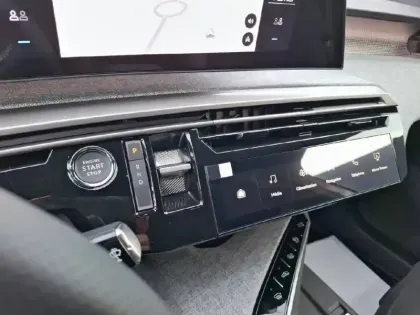 Photo 13 Peugeot 3008  Electrique 210 ch 73 kWh