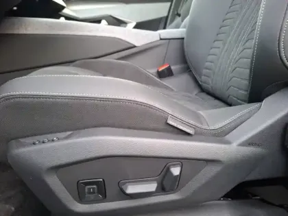 Photo 56 Peugeot 3008  Electrique 210 ch 73 kWh