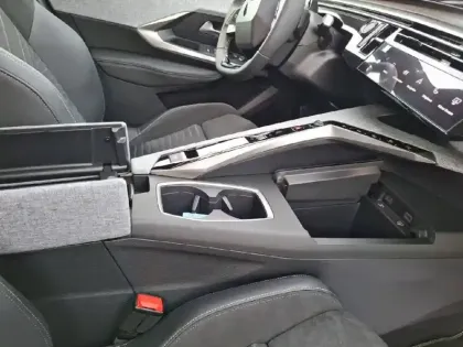 Photo 55 Peugeot 3008  Electrique 210 ch 73 kWh