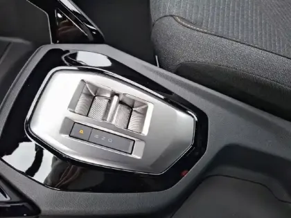 Photo 36 Peugeot 2008  Hybrid 110 e-DCS6