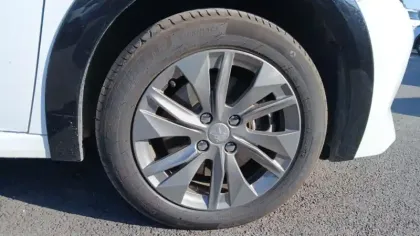 Photo 13 Peugeot 208  Electrique 50 kWh 136ch