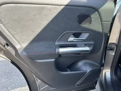 Photo 32 Mercedes GLA  200 d 8G-DCT