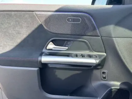 Photo 50 Mercedes GLA  200 d 8G-DCT