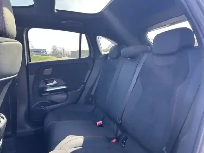 Photo 54 Mercedes GLA  200 d 8G-DCT