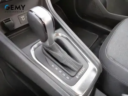 Photo 27 Renault Captur  E-Tech full hybrid 145