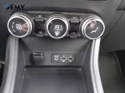 Photo 26 Renault Captur  E-Tech full hybrid 145