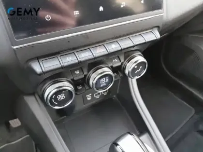 Photo 25 Renault Captur  E-Tech full hybrid 145