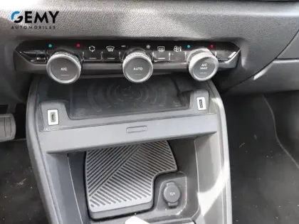 Photo 10 Citroën C4 e- 136 ch Automatique