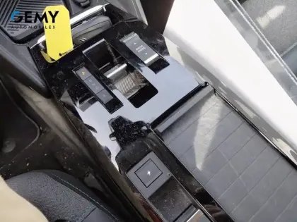 Photo 14 Citroën C4 e- 136 ch Automatique