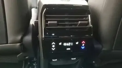 Photo 31 Peugeot 5008  Hybrid 145 ch e-DCS6