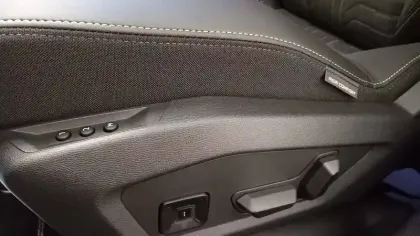 Photo 12 Peugeot 5008  Hybrid 145 ch e-DCS6