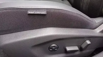 Photo 43 Peugeot 408  Electrique 58 kWh 210 ch