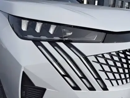 Photo 39 Peugeot 5008  Hybrid 145 ch e-DCS6