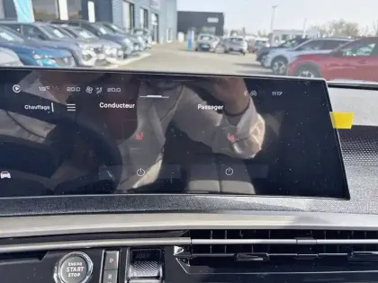 Photo 42 Peugeot 5008  Hybrid 145 ch e-DCS6