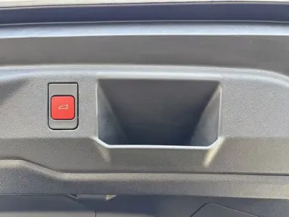 Photo 71 Peugeot 5008  Hybrid 145 ch e-DCS6