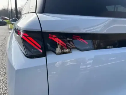 Photo 16 Peugeot 5008  Hybrid 145 ch e-DCS6