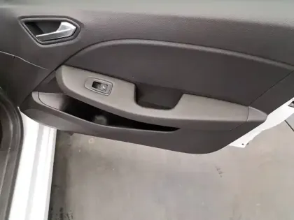 Photo 23 Renault Clio  Blue dCi 100