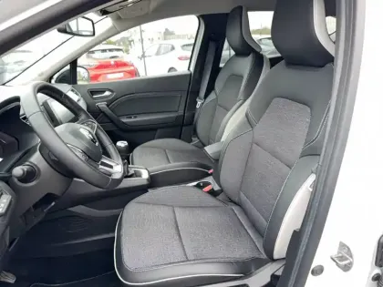 Photo 28 Renault Captur  mild hybrid 140