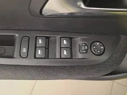 Photo 60 Peugeot 208  Hybrid 100 e-DCS6