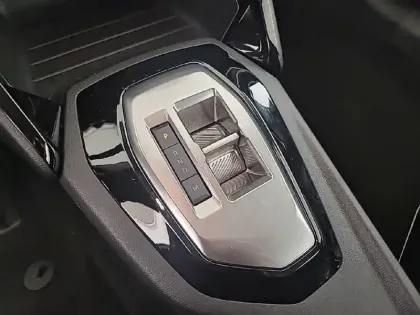 Photo 13 Peugeot 208  Hybrid 100 e-DCS6