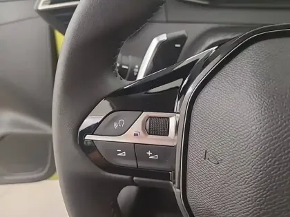 Photo 57 Peugeot 208  Hybrid 100 e-DCS6