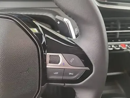 Photo 56 Peugeot 208  Hybrid 100 e-DCS6