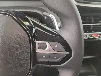 Photo 20 Peugeot 208  Hybrid 100 e-DCS6