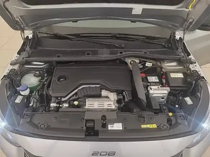 Photo 26 Peugeot 208  Hybrid 100 e-DCS6