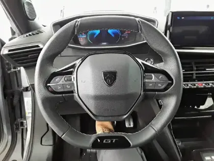 Photo 8 Peugeot 2008  Electrique 54 kWh 156 ch