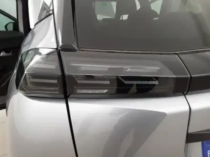 Photo 16 Peugeot 2008  Electrique 54 kWh 156 ch