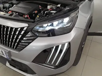 Photo 43 Peugeot 2008  Electrique 54 kWh 156 ch