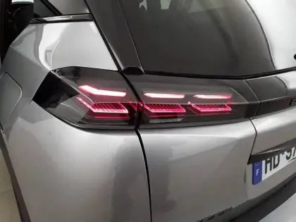 Photo 44 Peugeot 2008  Electrique 54 kWh 156 ch