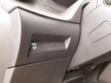 Photo 23 Peugeot 2008  Electrique 54 kWh 156 ch