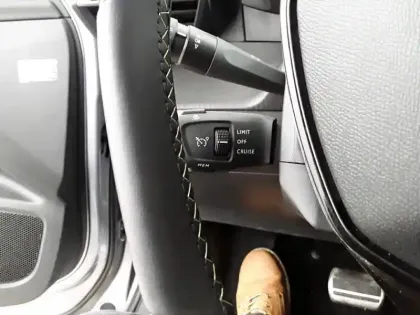 Photo 22 Peugeot 2008  Electrique 54 kWh 156 ch