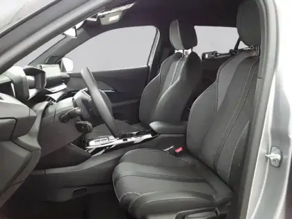 Photo 104 Peugeot 2008  Electrique 54 kWh 156 ch