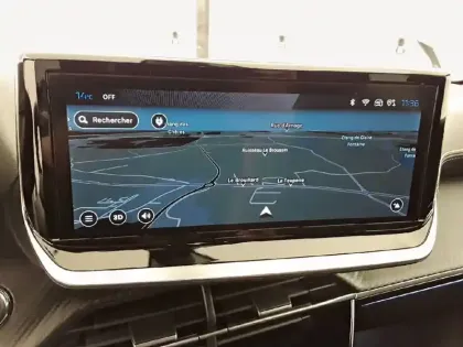 Photo 64 Peugeot 2008  Electrique 54 kWh 156 ch