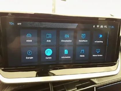 Photo 46 Peugeot 2008  Electrique 54 kWh 156 ch