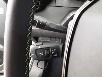 Photo 91 Peugeot 2008  Electrique 54 kWh 156 ch
