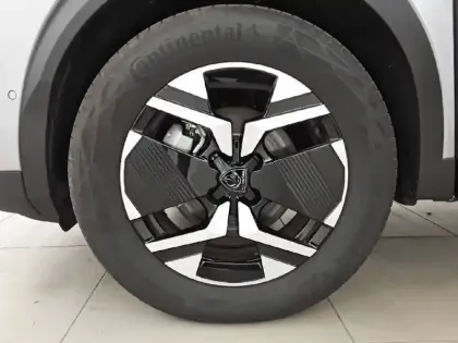 Photo 12 Peugeot 2008  Electrique 54 kWh 156 ch