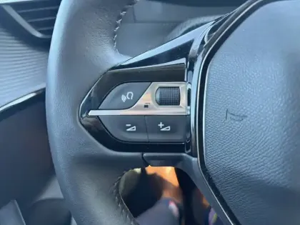 Photo 21 Peugeot 208  Electrique 50 kWh 136ch