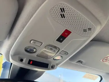 Photo 33 Peugeot 208  Electrique 50 kWh 136ch