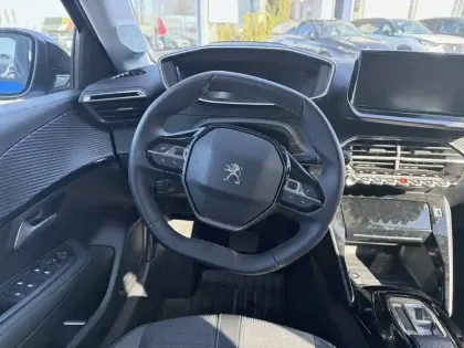 Photo 8 Peugeot 208  Electrique 50 kWh 136ch