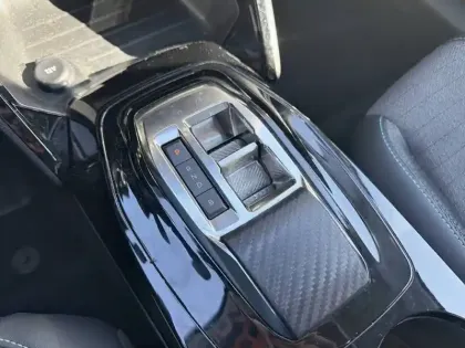 Photo 13 Peugeot 208  Electrique 50 kWh 136ch