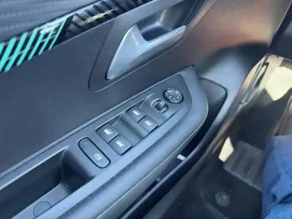 Photo 14 Peugeot 208  Electrique 50 kWh 136ch