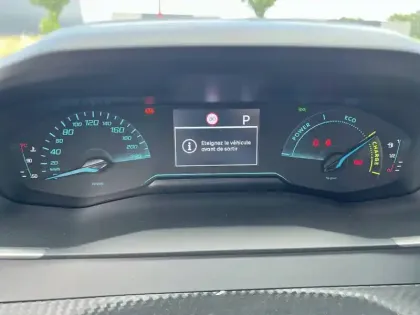 Photo 9 Peugeot 2008  Hybrid 145 e-DCS6