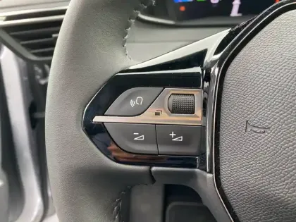 Photo 24 Peugeot 208  Electrique 54 kWh 156ch