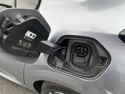 Photo 31 Peugeot 208  Electrique 54 kWh 156ch
