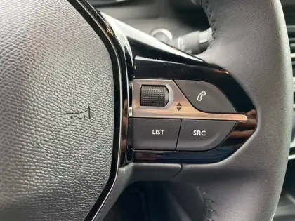 Photo 23 Peugeot 208  Electrique 54 kWh 156ch