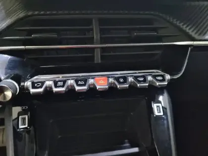 Photo 92 Peugeot 2008  Electrique 136 ch