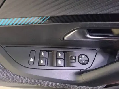 Photo 98 Peugeot 2008  Electrique 136 ch